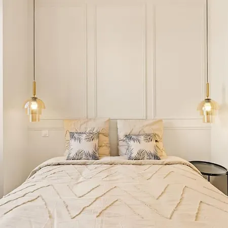 Avenue Chic Apartment *